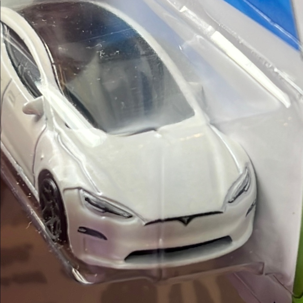 Hot Wheels-  Tesla Model S Plaid - White - Picture 8 of 16